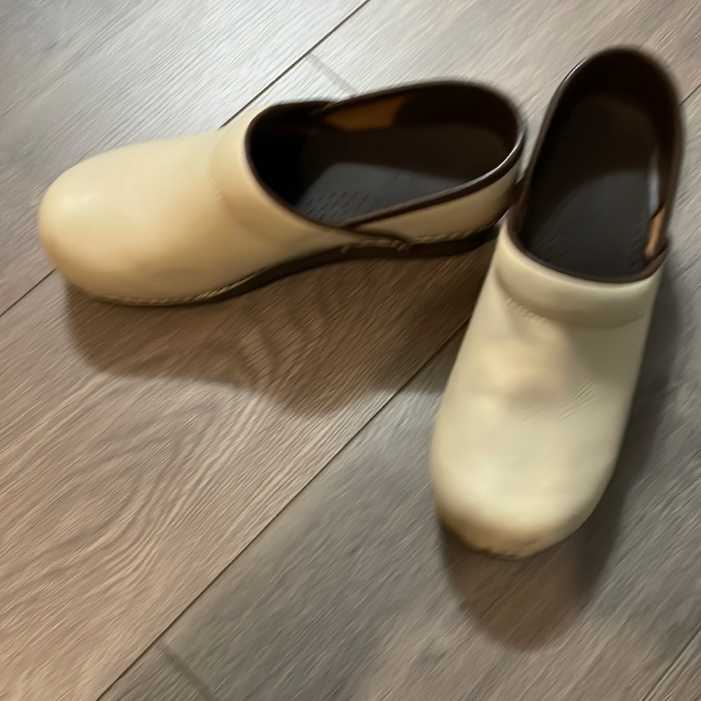 Santia clogs